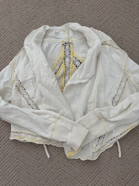 Free People Cream & Yellow Lace-Trim Cropped Cardigan